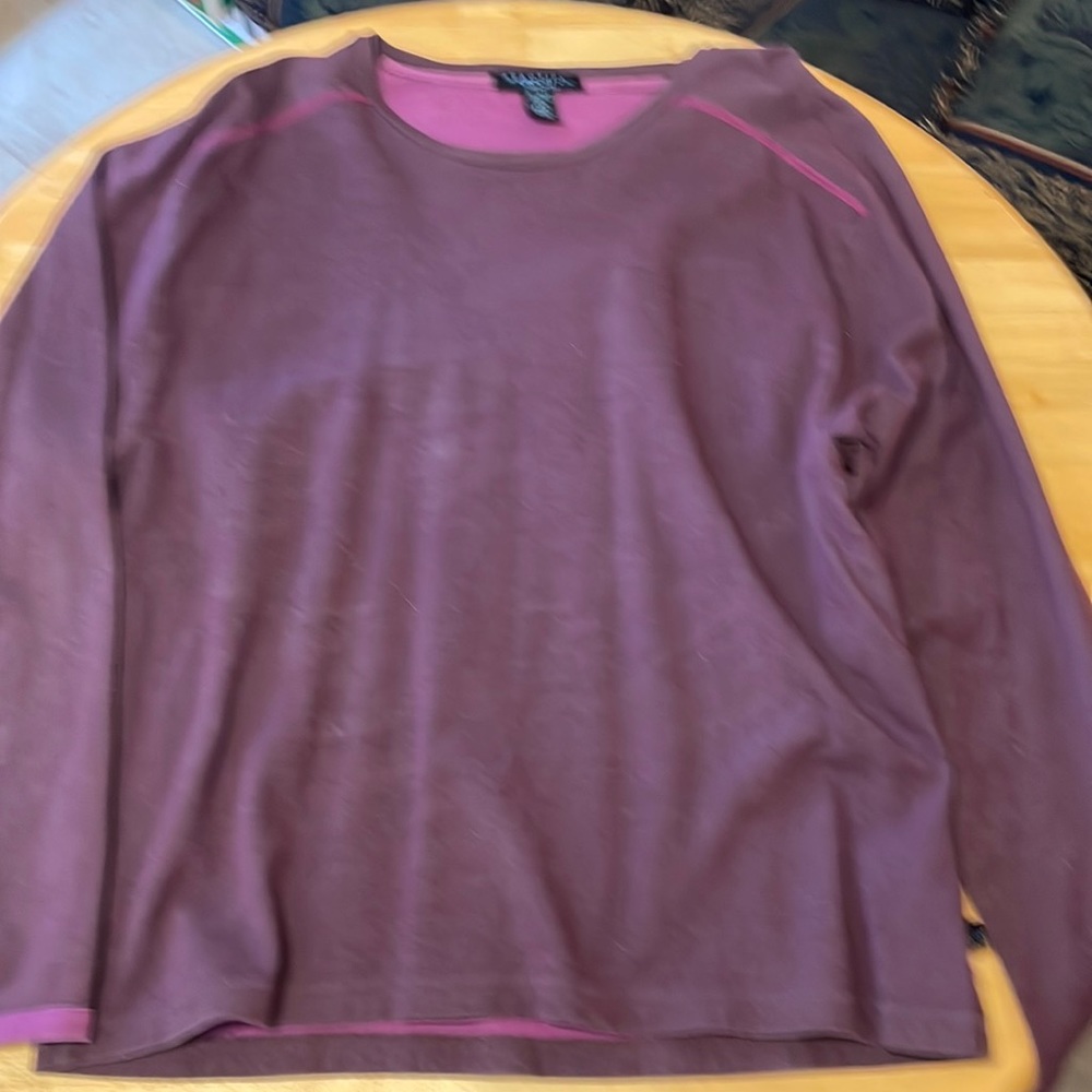 Sweat shirt by Kenneth Cole